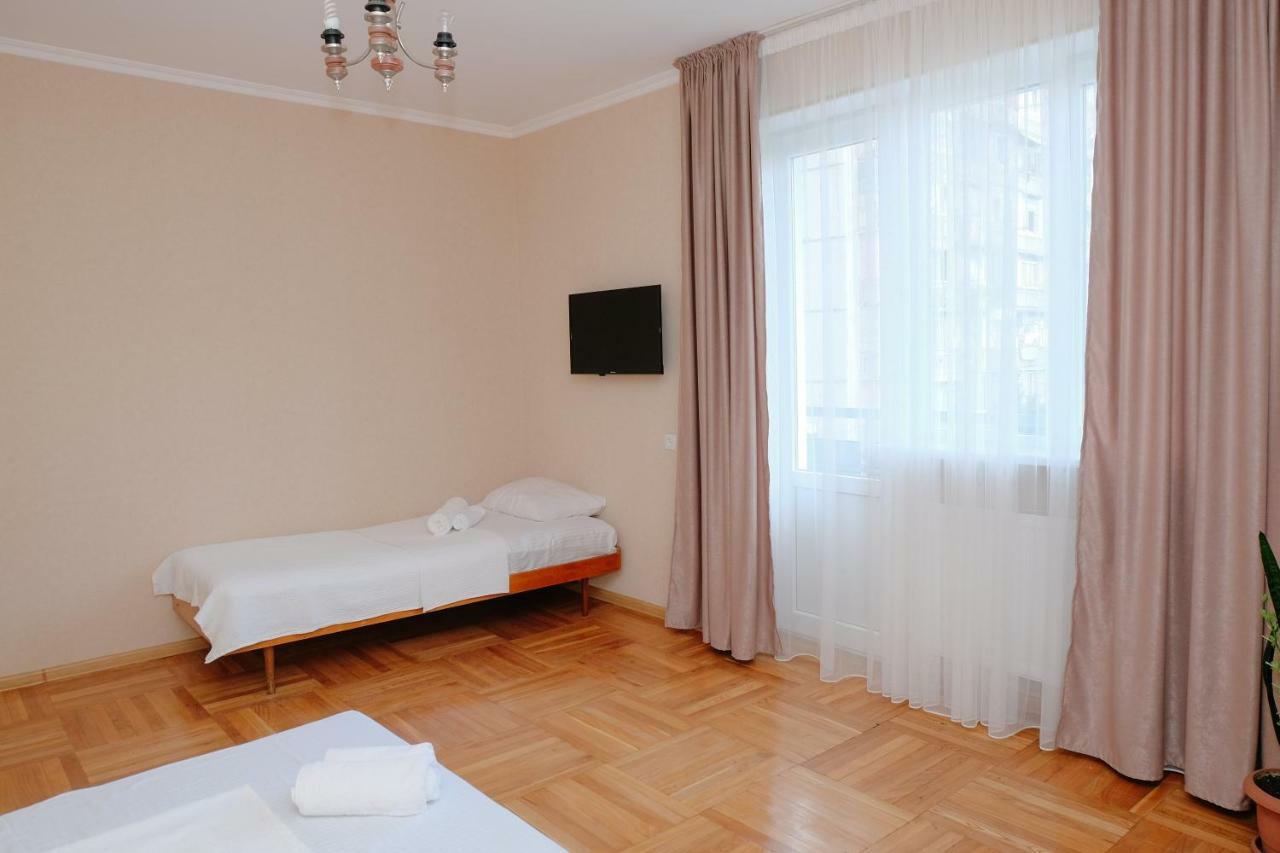 Keti&Tatia Sisters Apartment - Near Old And Central Тбилиси Екстериор снимка